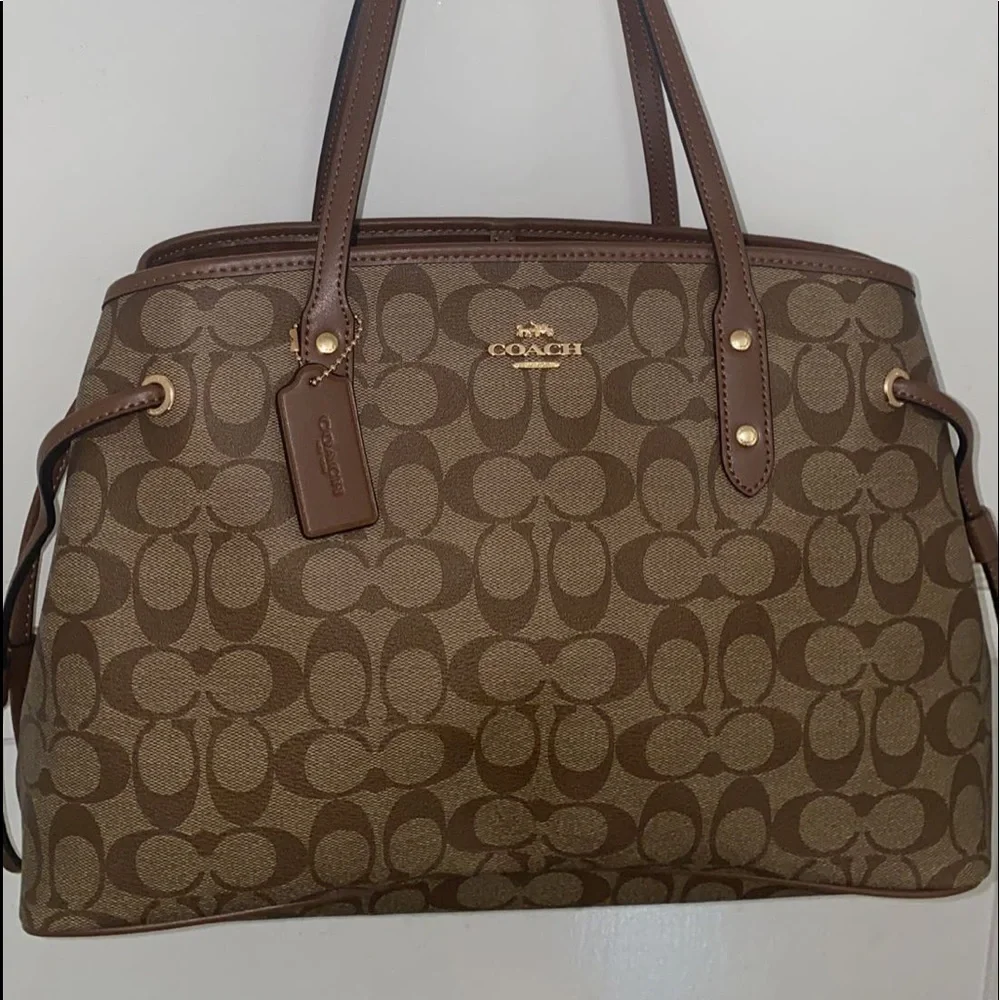 💯 authentic Coach Women's Signature Drawstring Carryall